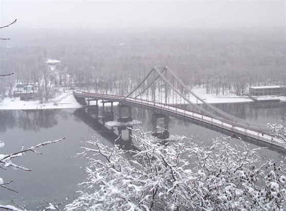 Image - A pedestrian bridge over the Dnipro River in Kyiv.